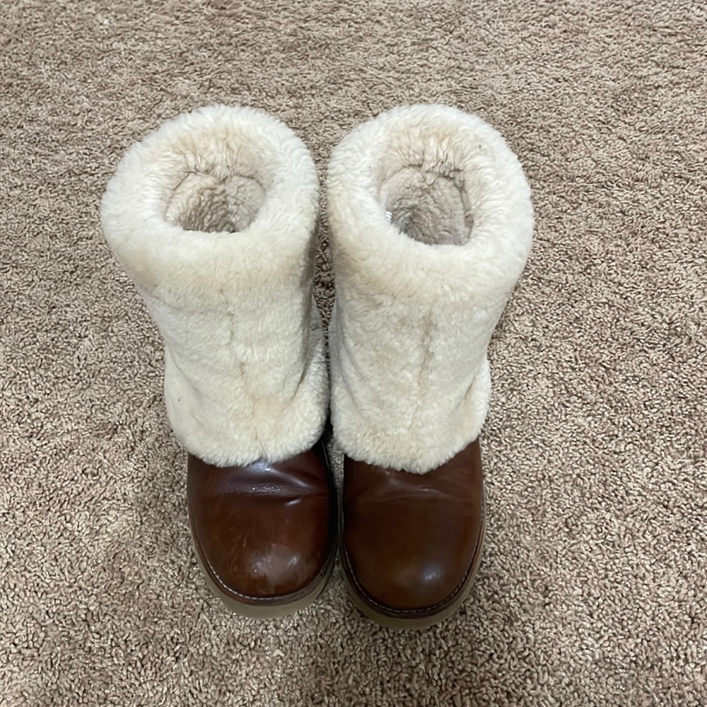 Leather and sheepskin UGGs